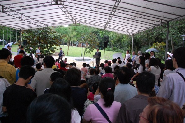 Easter Sunrise Service at Labrador Park, April 4, 2010